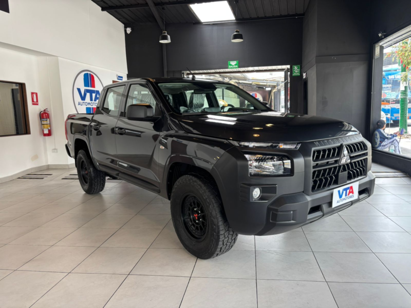 Mitsubishi Triton Work 4x2  '2026