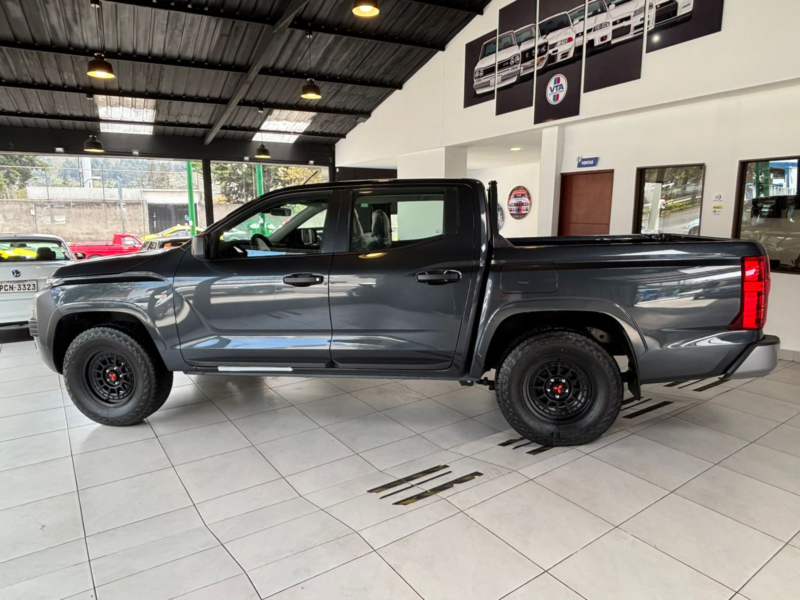 Mitsubishi Triton Work 4x2  '2026